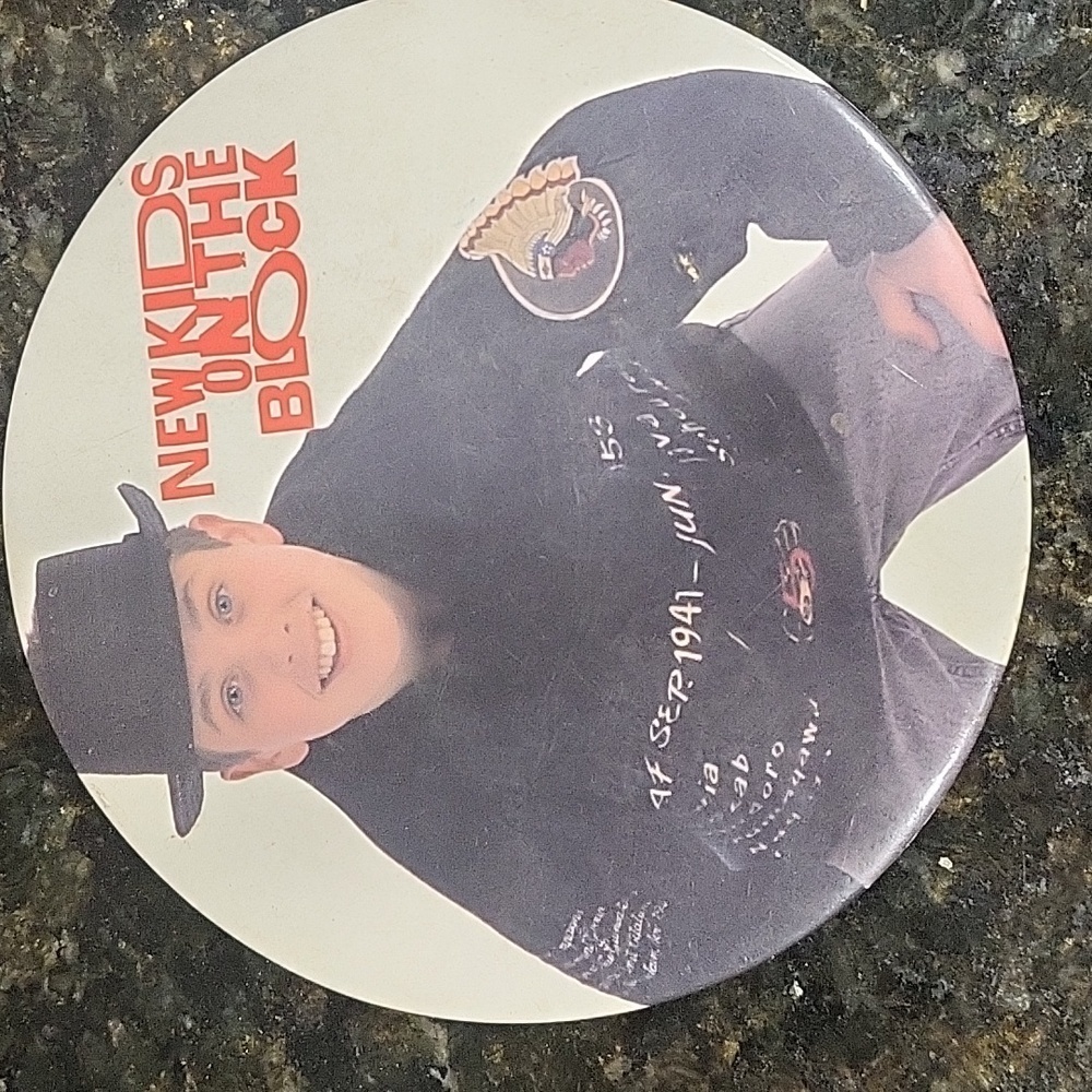 1989 NEW KIDS ON THE BLOCK 6" BUTTON PIN